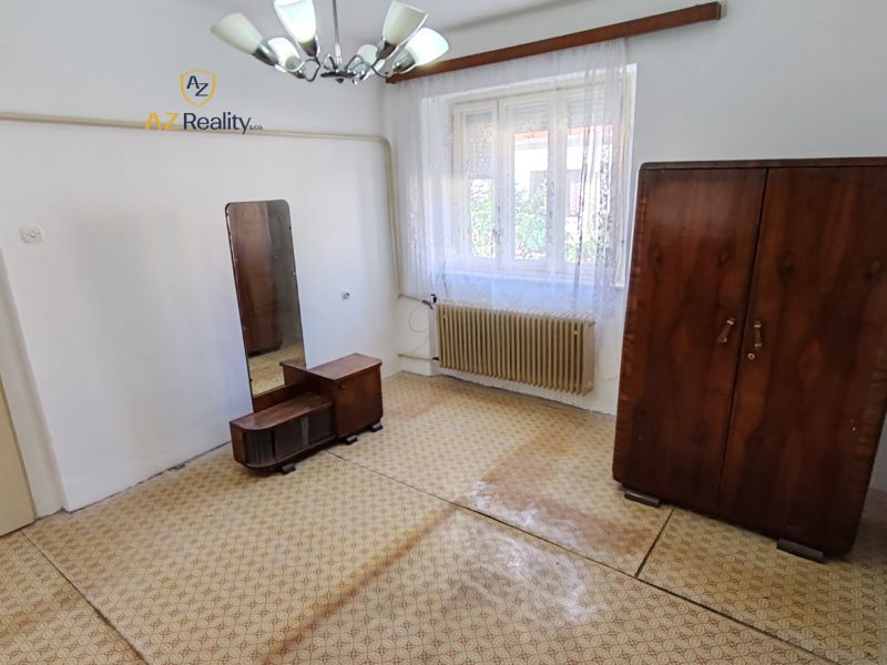 House with garage and garden for sale in Komárno