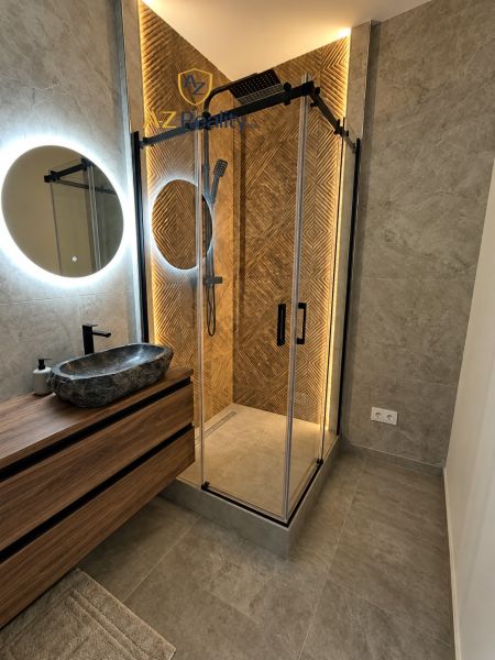 Exclusively renovated 3-room apartment for sale
