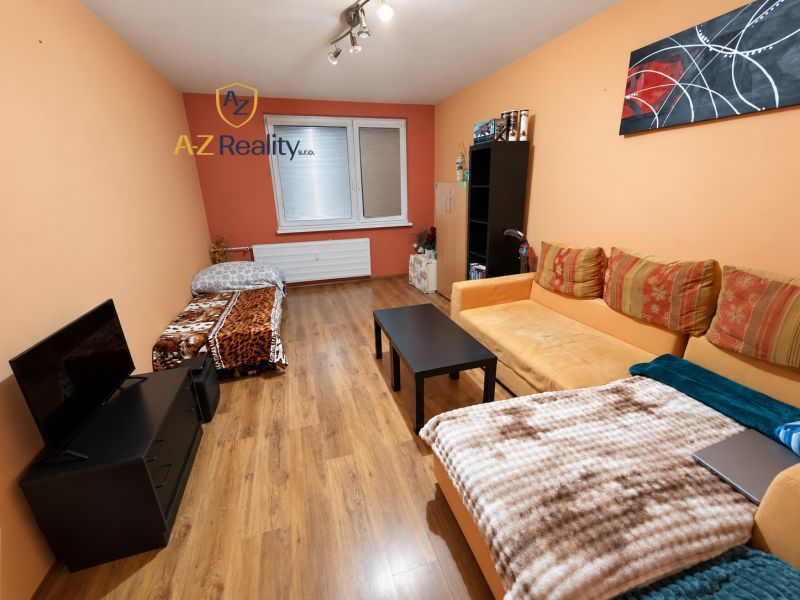 Spacious 2-Room Apartment with Balcony in Nové Zámky